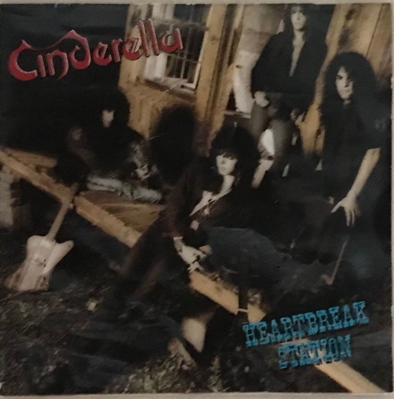 CDs: CINDERELLA - HEARTBREAK STATION - CD – Gebraucht aus Bussigny von vinyl-pas-cher