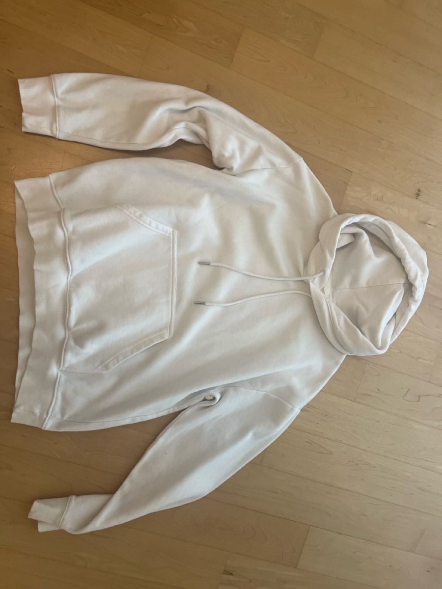 H&M Maglioni & Felpe: Kapuzenpullover weiss mit Kängurutasche gebrauchte – Usato da Inwil venduto da Ayrine2026
