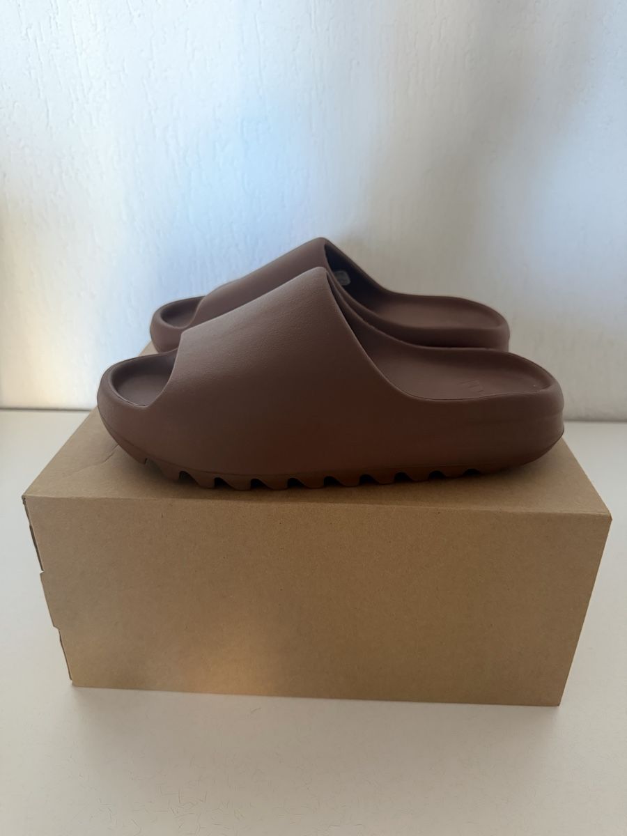 Adidas Scarpe da uomo: Yeezy Slide Flax Brown – Nuovo e nell'imballaggio originale da Dübendorf venduto da Sneaker_Seller
