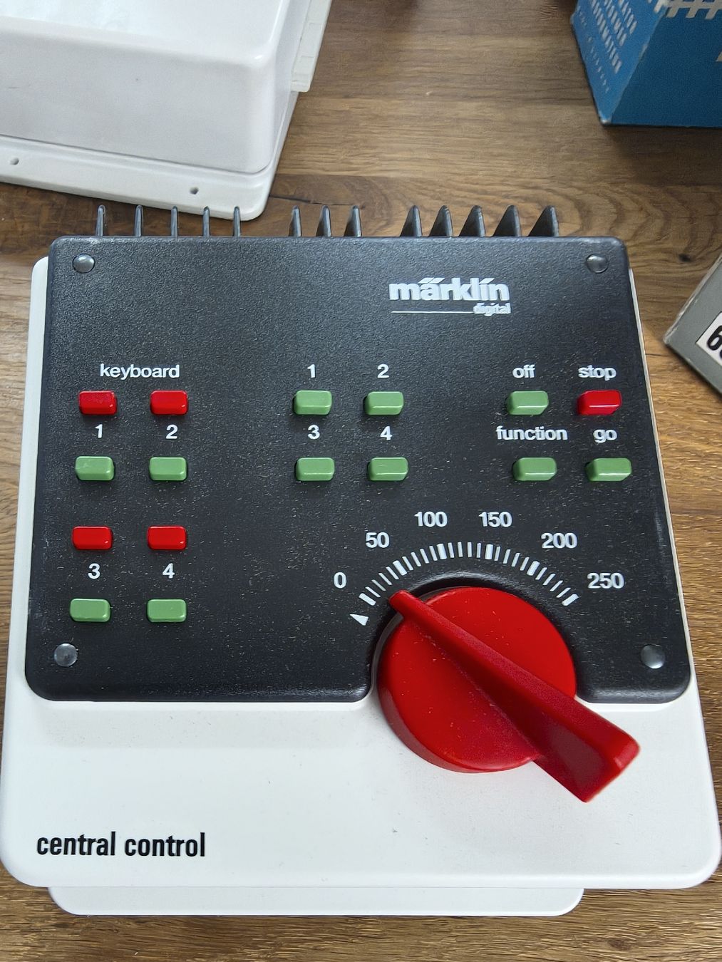 Märklin Modellini di ferrovie: Märklin Central Control 6022 Digitaleisenbahn Steuerung – Usato da Wangs venduto da mobacom