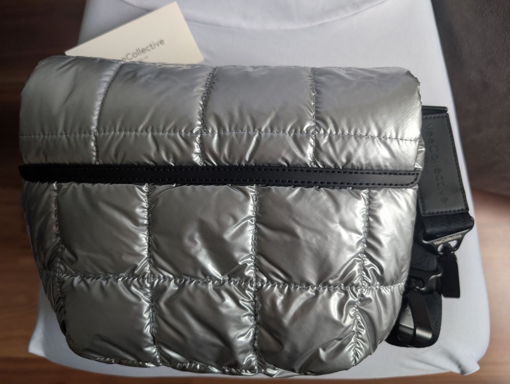 Borse da donna: New Vee Collective Porter Messenger Silver Metallic – Nuovo e nell'imballaggio originale da Schwerzenbach venduto da may_5qnm 4