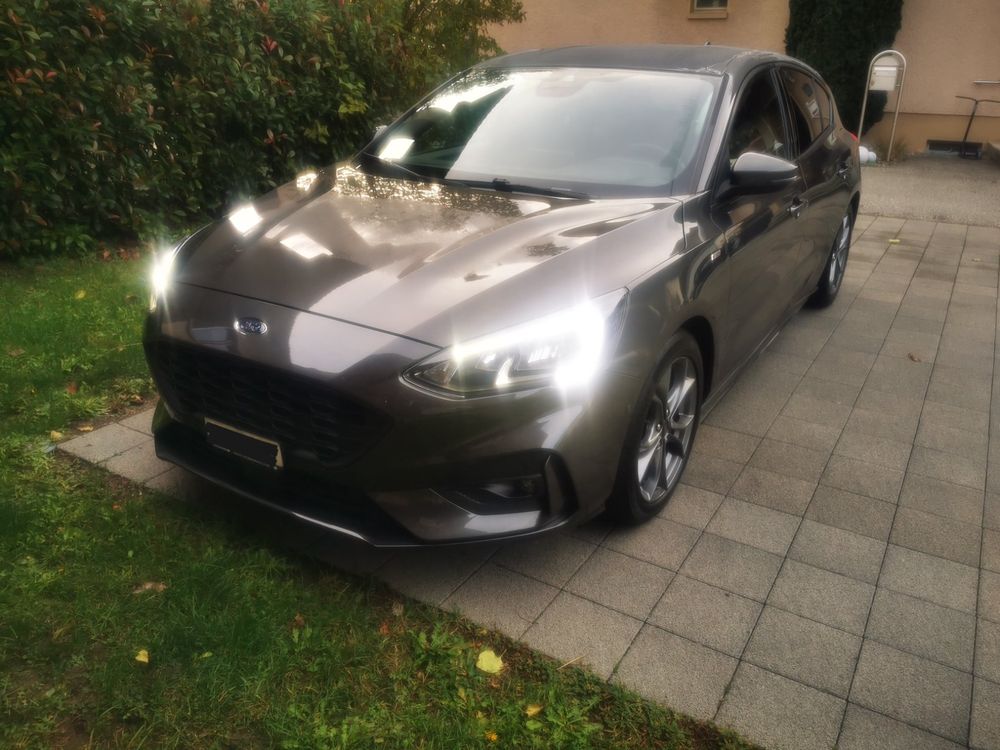 Ford Focus ST-Line EcoBoost / 8-Fach bereift