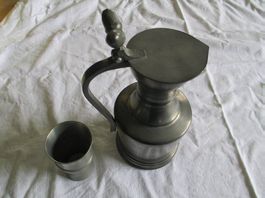 Zinnkanne mit Becher