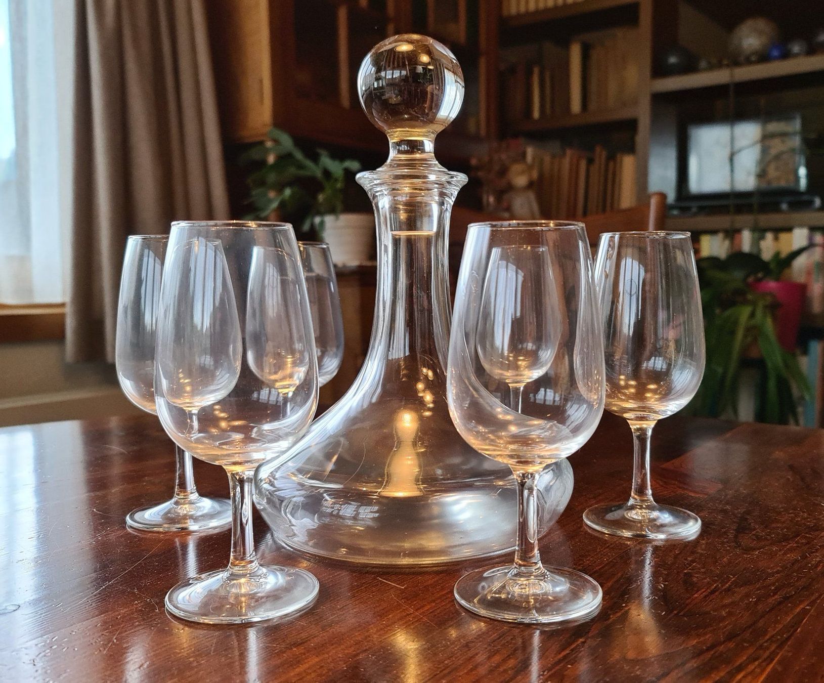 Caraffe: Weinkaraffe mit 6 Weingläsern – Usato da Röthenbach i. E. venduto da Heureka5