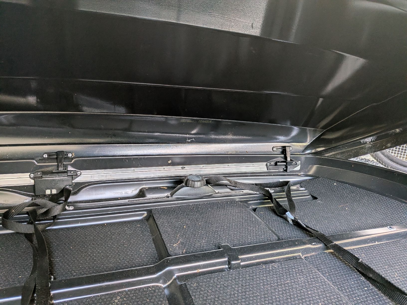 Thule Box da tetto: Volvo Dynamic 900 box with bars – Usato da Givrins venduto da avb_5sqx 3