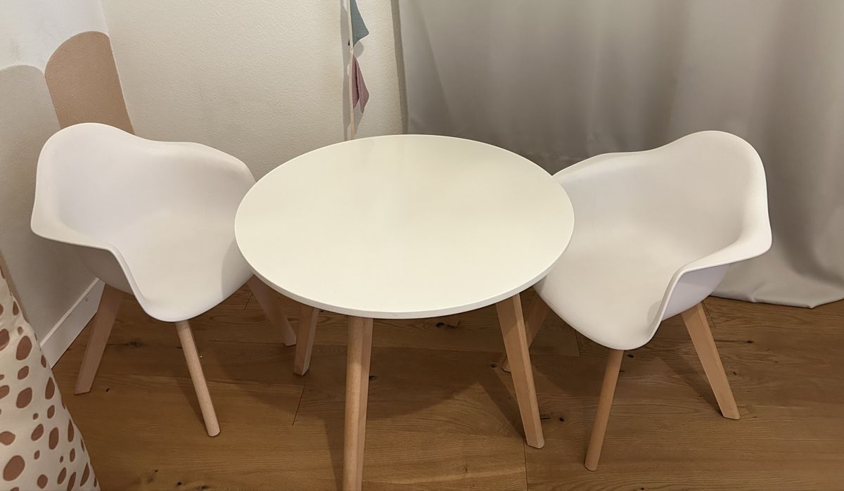Set di tavolo e panche: Kindertisch mit 2 Stühlen – Usato da Horw venduto da sissi_86 1