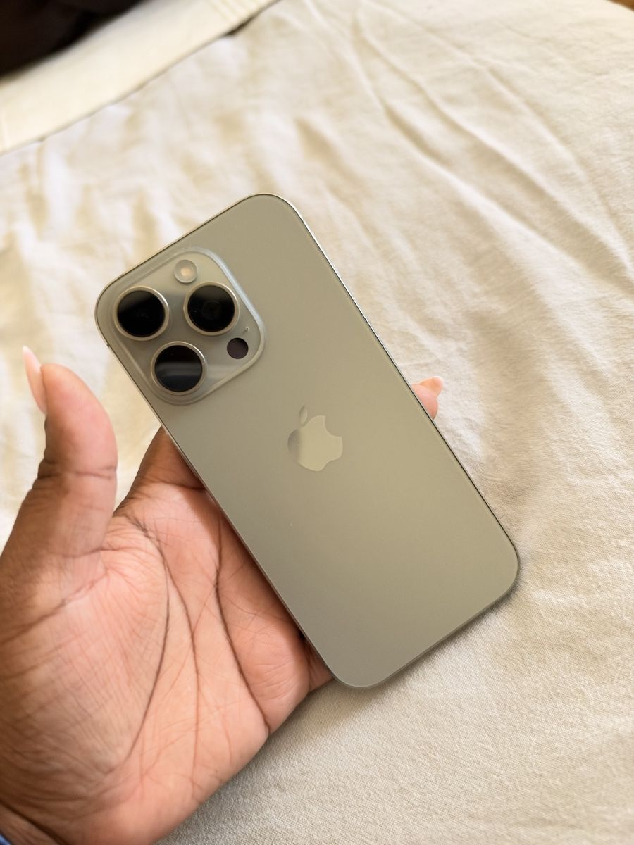 Apple Handys / Smartphones: Iphone 16pro – Gebraucht aus Bulle von tatzmont