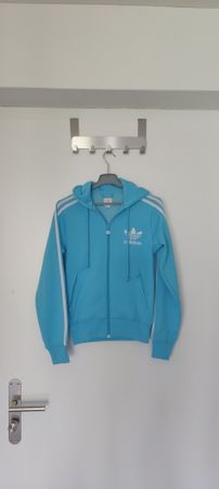 Adidas Sportjacke und Rock (Set)
