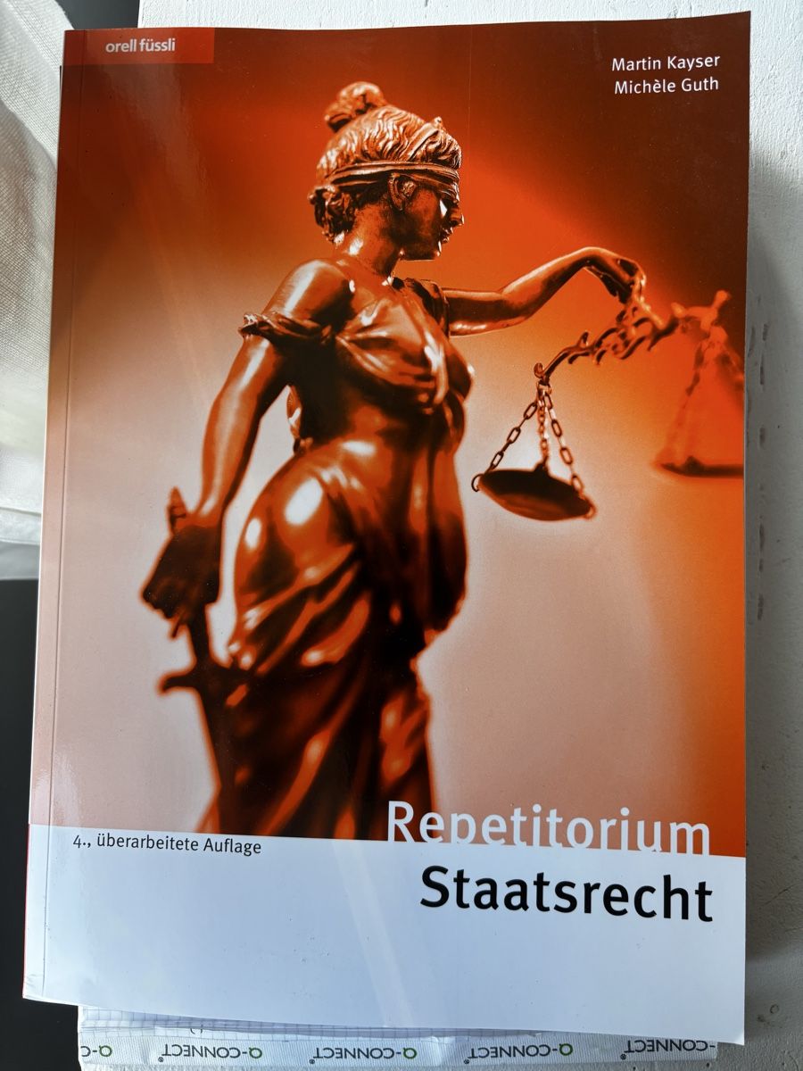 Libri: Repetitorium Staatsrecht  – Nuovo (secondo la descrizione) da Zürich venduto da lil_ggs7