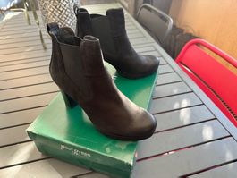 NEUVE !! BOTTINE NOIR DE LA MARQUE PAUL GREEN !!
