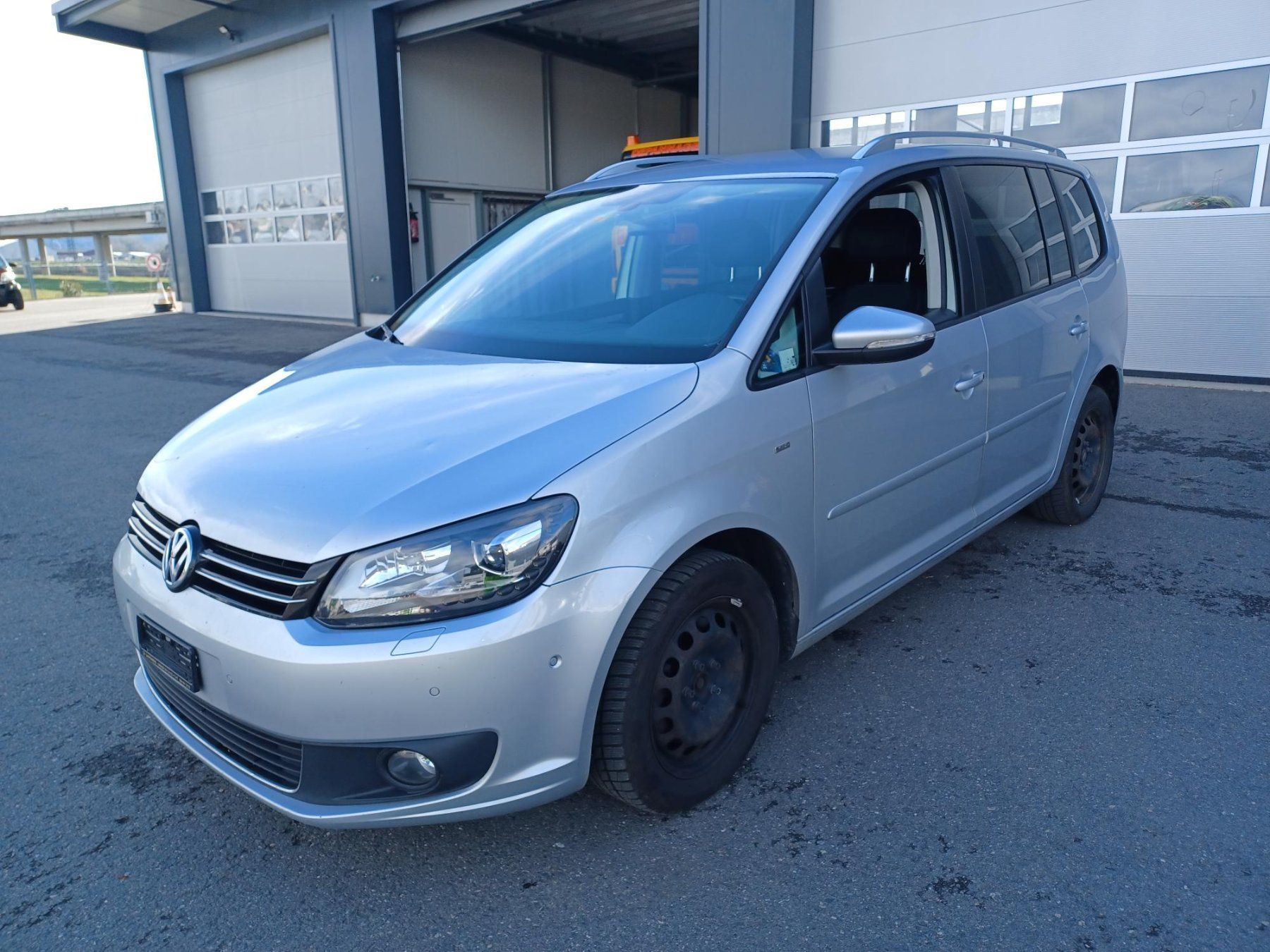 VW Autos: VW Touran 2.0 – D'occasion à Yverdon-les-Bains par  1