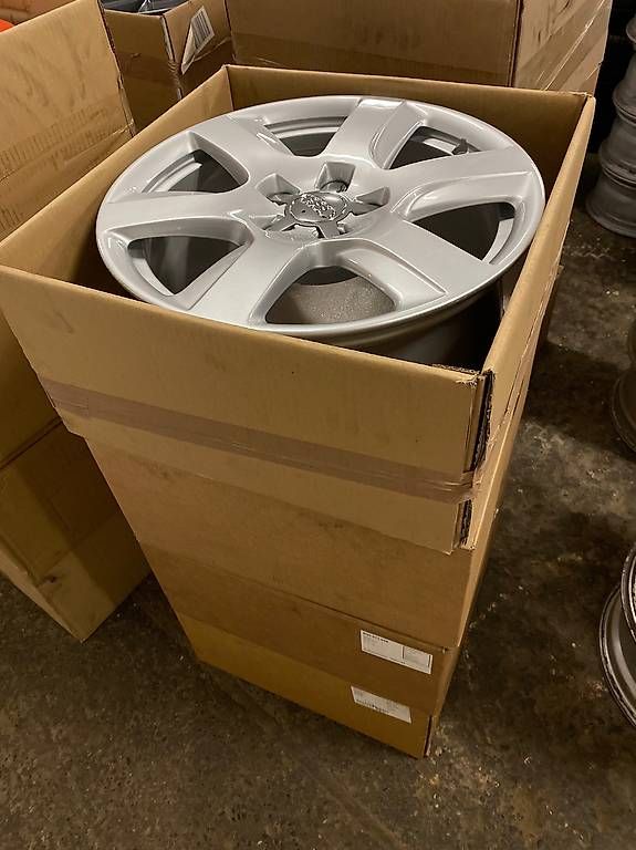 Cerchioni: Original Audi Felgen NEU – Usato da Oetwil am See venduto da CarParts 1