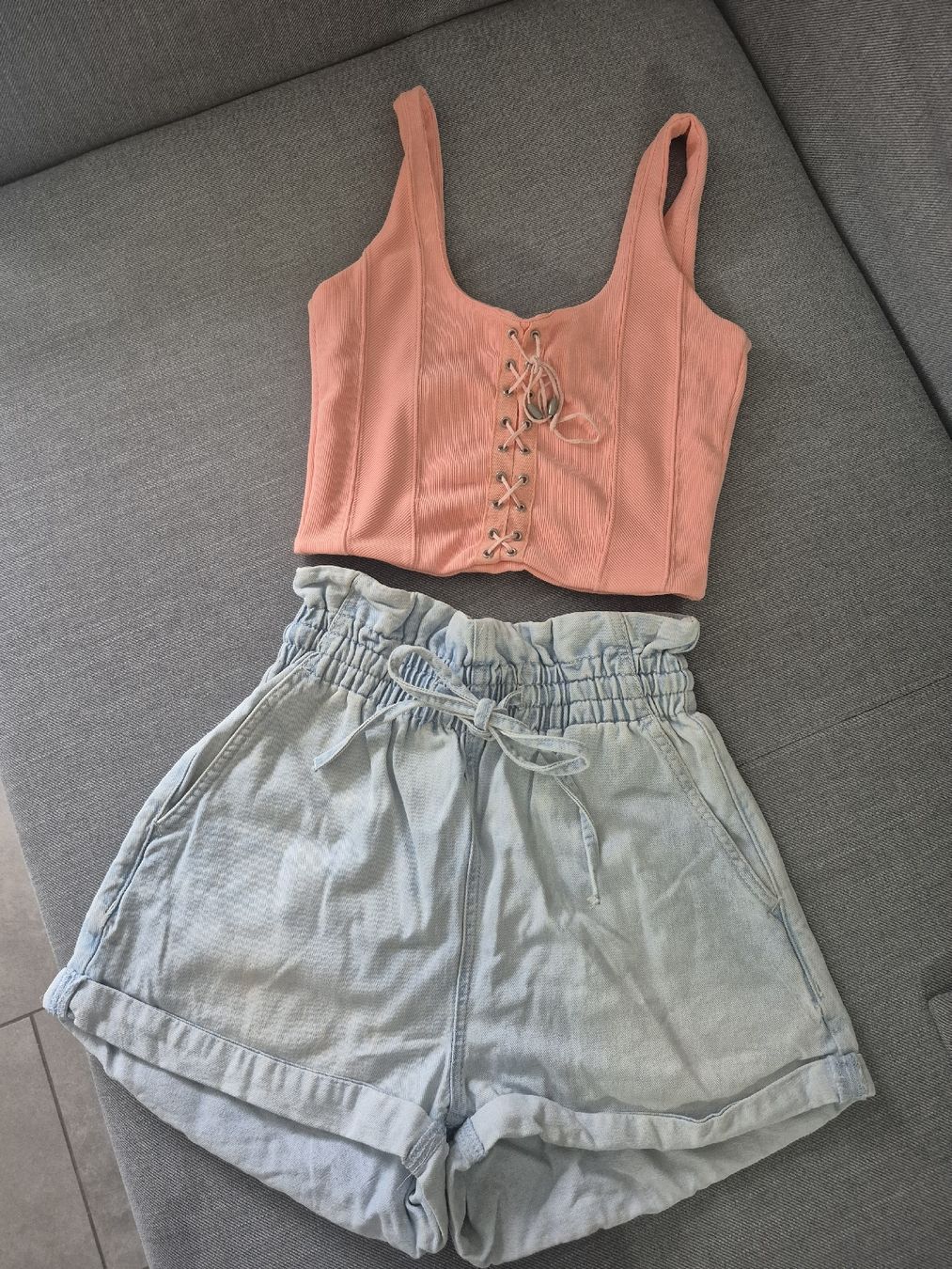 Bershka Lotti di vestiti: ensemble Bershka S – Usato da St-Pierre-Clages venduto da _RV