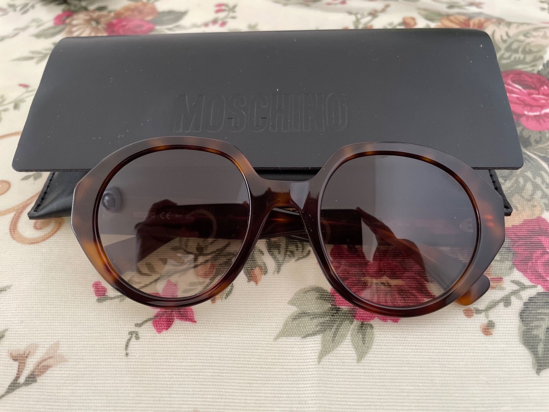 Moschino Occhiali & Lenti: Moschino Sonnenbrille – Nuovo (secondo la descrizione) da Oberentfelden venduto da ana_s526