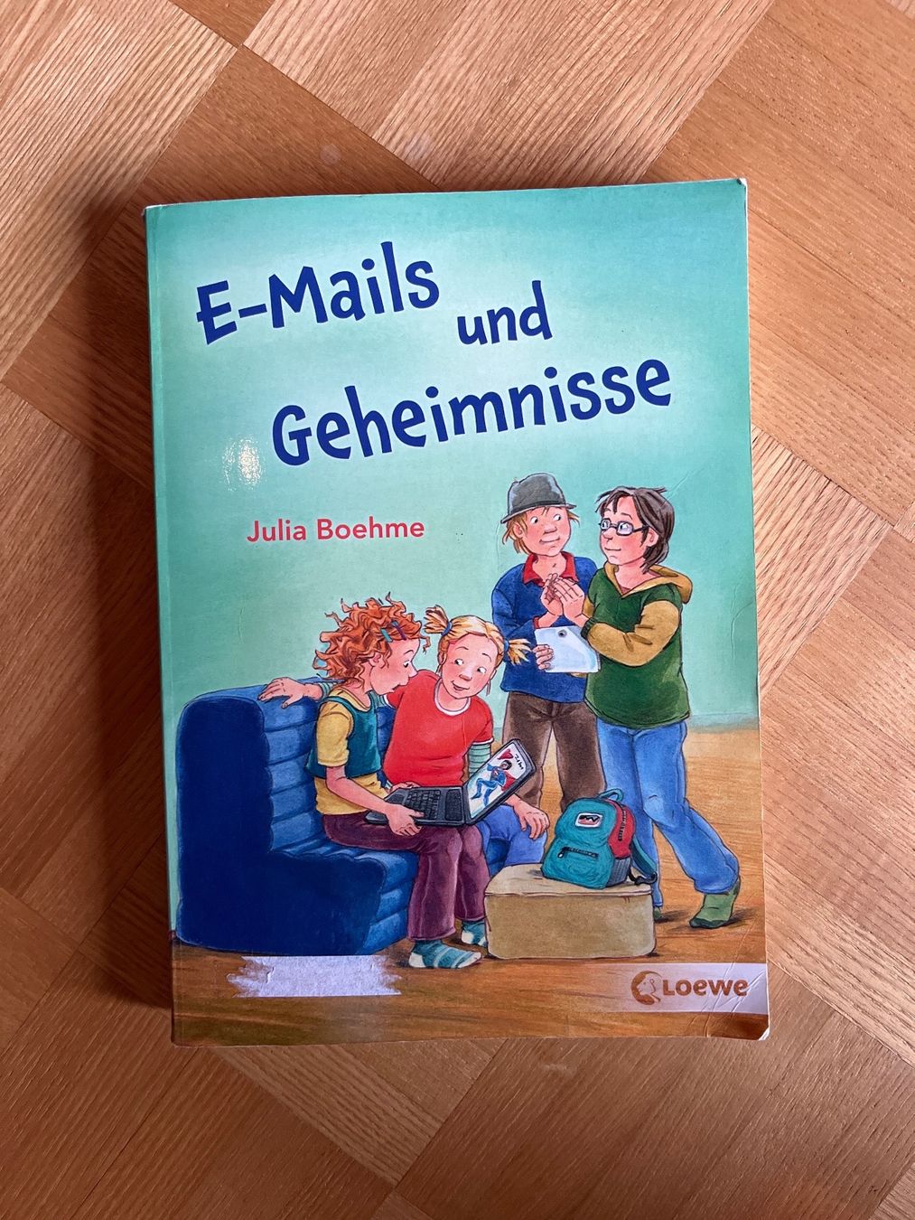 Bücher: E-Mails und Geheimnisse – Gebraucht aus Unterlangenegg von Webvi