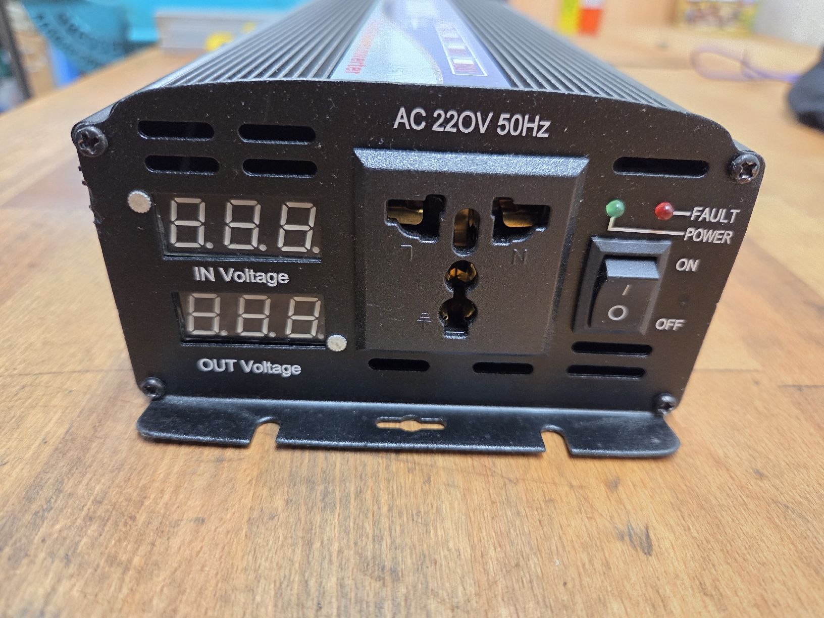 Inverter: Sinusinverter 2kW, 12V – Usato da Hittnau venduto da Funghi0 2