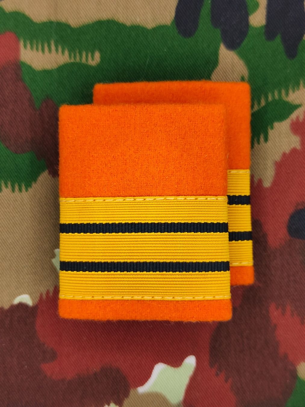 Schweizer Armee Placchette & Badge: Schulterpatten Ord. 1995 Oberst Set – Usato da Bauma venduto da SwissMilitaria