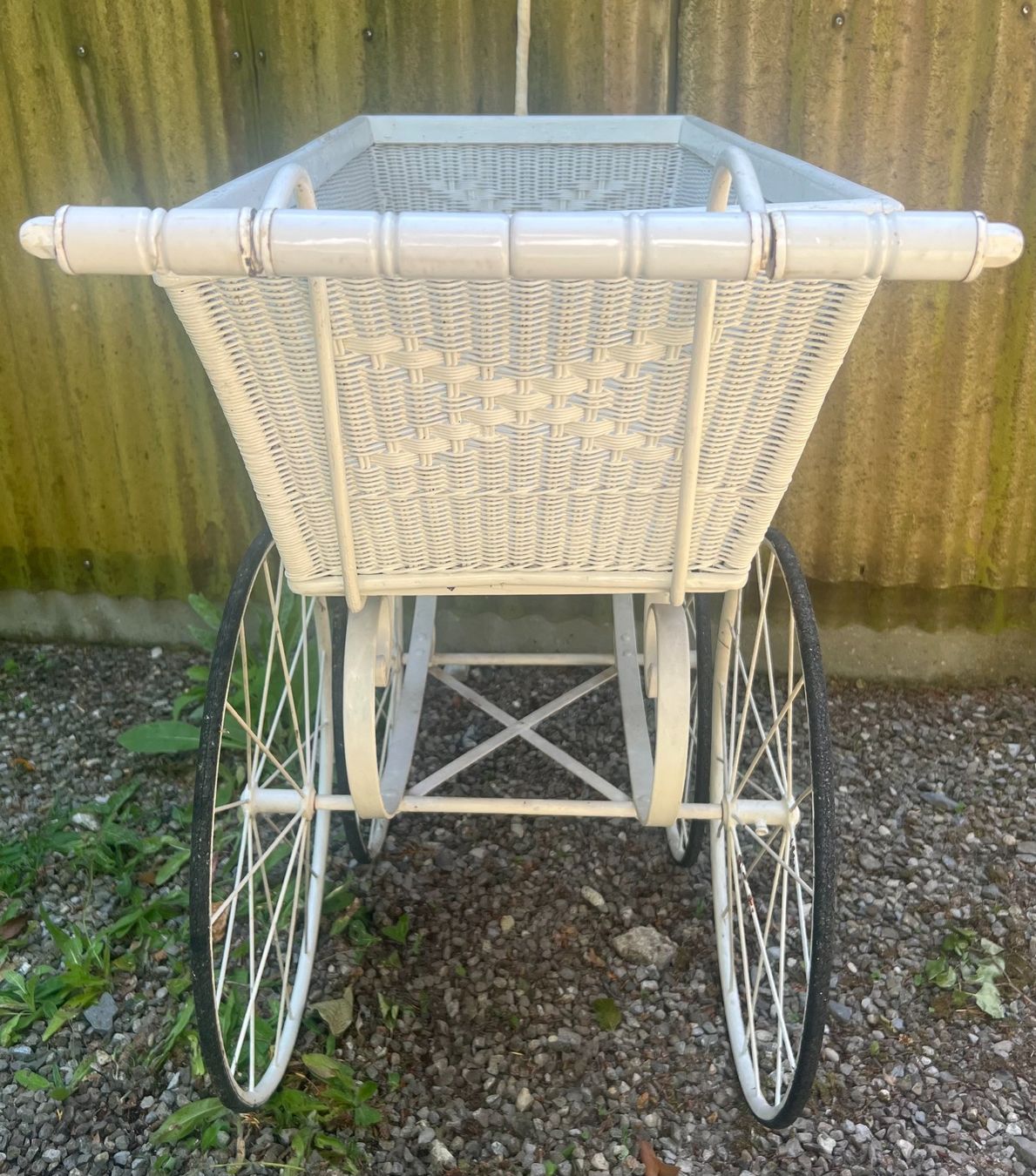 Carrozzine: Antiker Kinderwagen mit Eisenfederung – Usato da Rickenbach LU venduto da Spalierelger 3