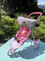 Puppenwagen mit Puppe