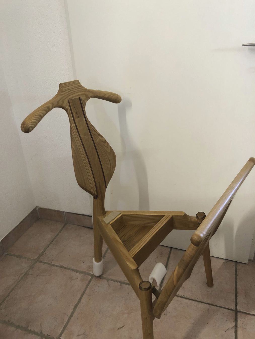 Stühle: Neuvertig valet stuhl mit Messingbeschlägen – Gebraucht aus Bergdietikon von bar_5xy2 1