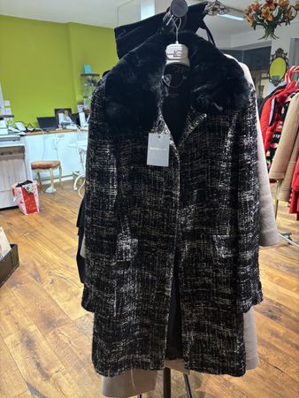 Weekend Max Mara Damenmantel – Tweed Schwarz/Beige – Fellkra