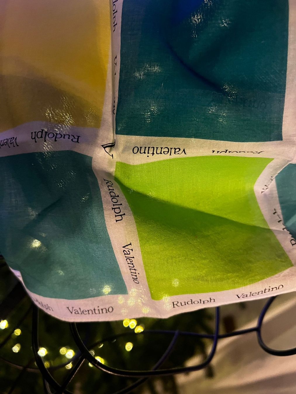 Valentino Foulard & Sciarpe: Rudolph Valentino Vintage Tuch – Usato da Winterthur venduto da Dejv 2