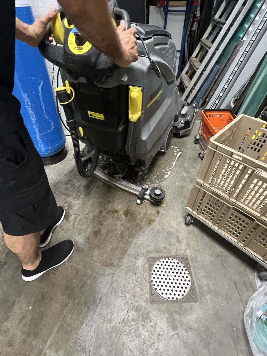 Kärcher Tutte le macchine: Kärcher Professional B 80 W + D 75 Scheuersaugmaschine – Usato da Flaach venduto da Auto6011 3