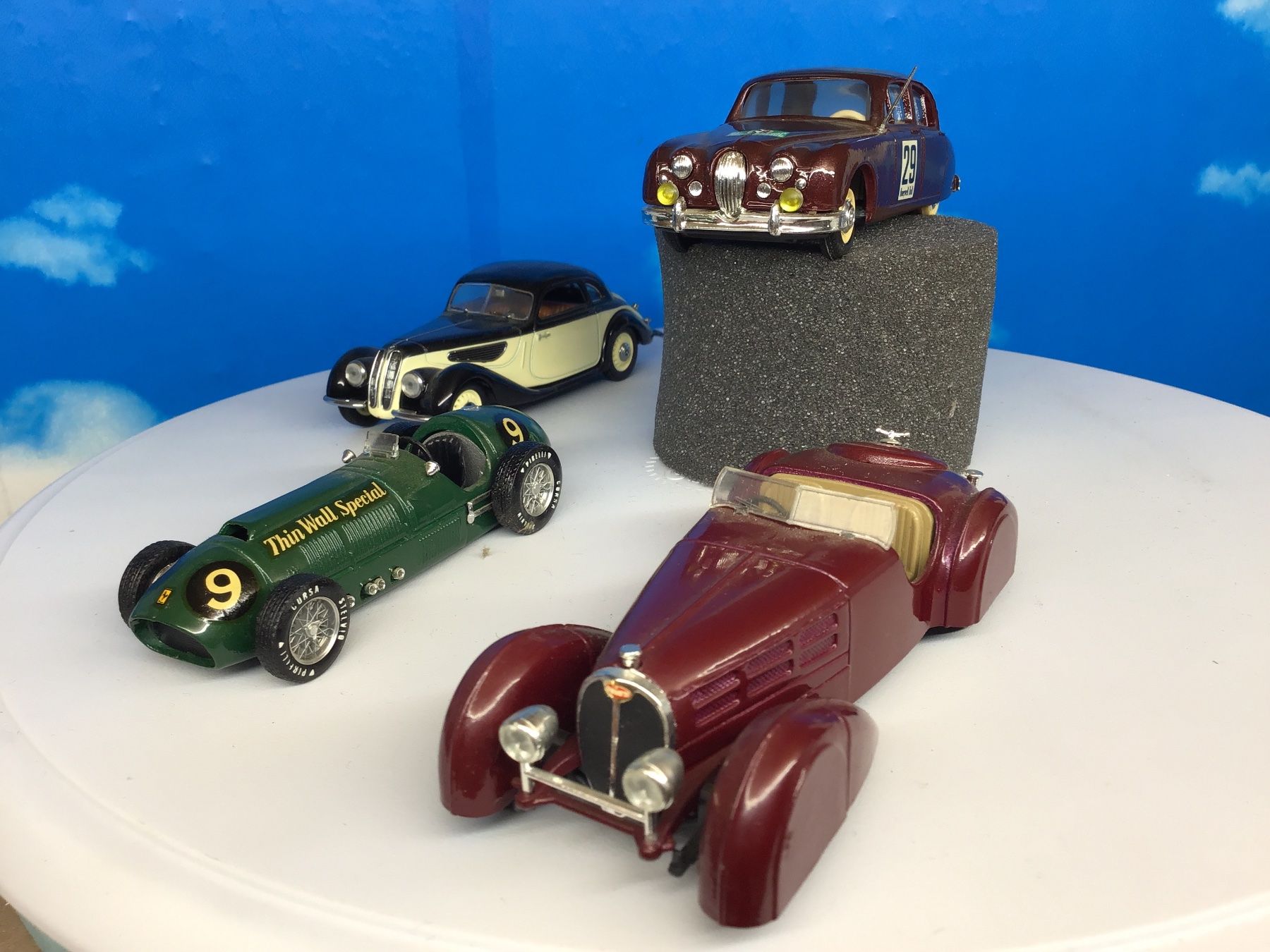 Modellini d'auto: 4x Modellautos 1:43Klassiker BMW, Thinwall, Bugatti – Usato da Männedorf venduto da Modell-Spezialisten 1