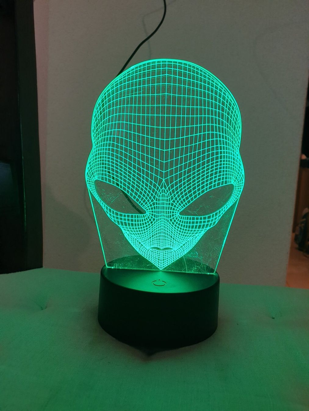 Lampen: Tête d'alien illuminé LED – Gebraucht aus Courtelary von