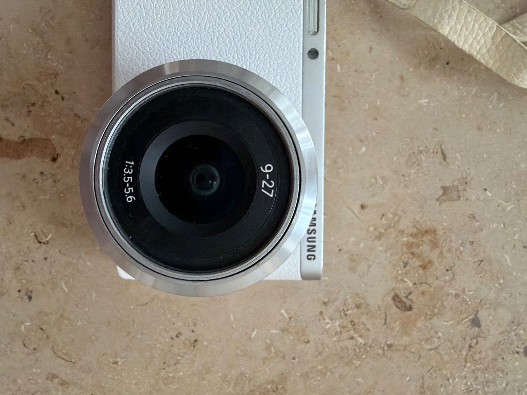 Samsung Fotocamera: Digitalkamera Samsung NX Mini weiss mit Blitzgerät – Usato da Zürich venduto da schmickels 2