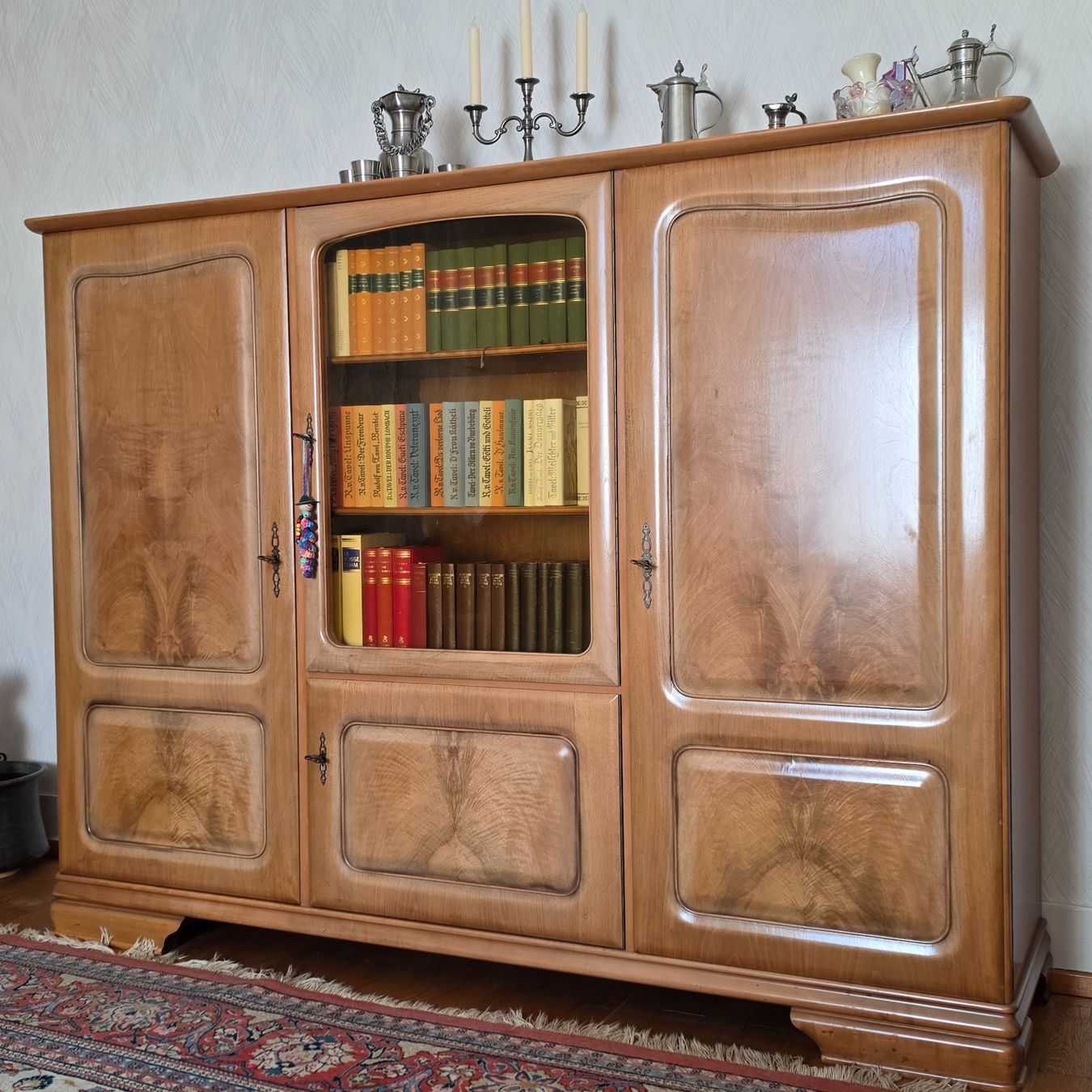 Büffets: Buffetschrank Holz mit Vitrinenbereich – Gebraucht aus Obergerlafingen von dede-SO