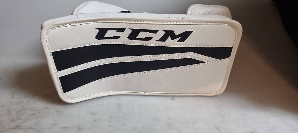 Ccm Gants: Ccm Stockhand links neuwertig – Neuf (Voir description) à Biel/Bienne par sheila7002