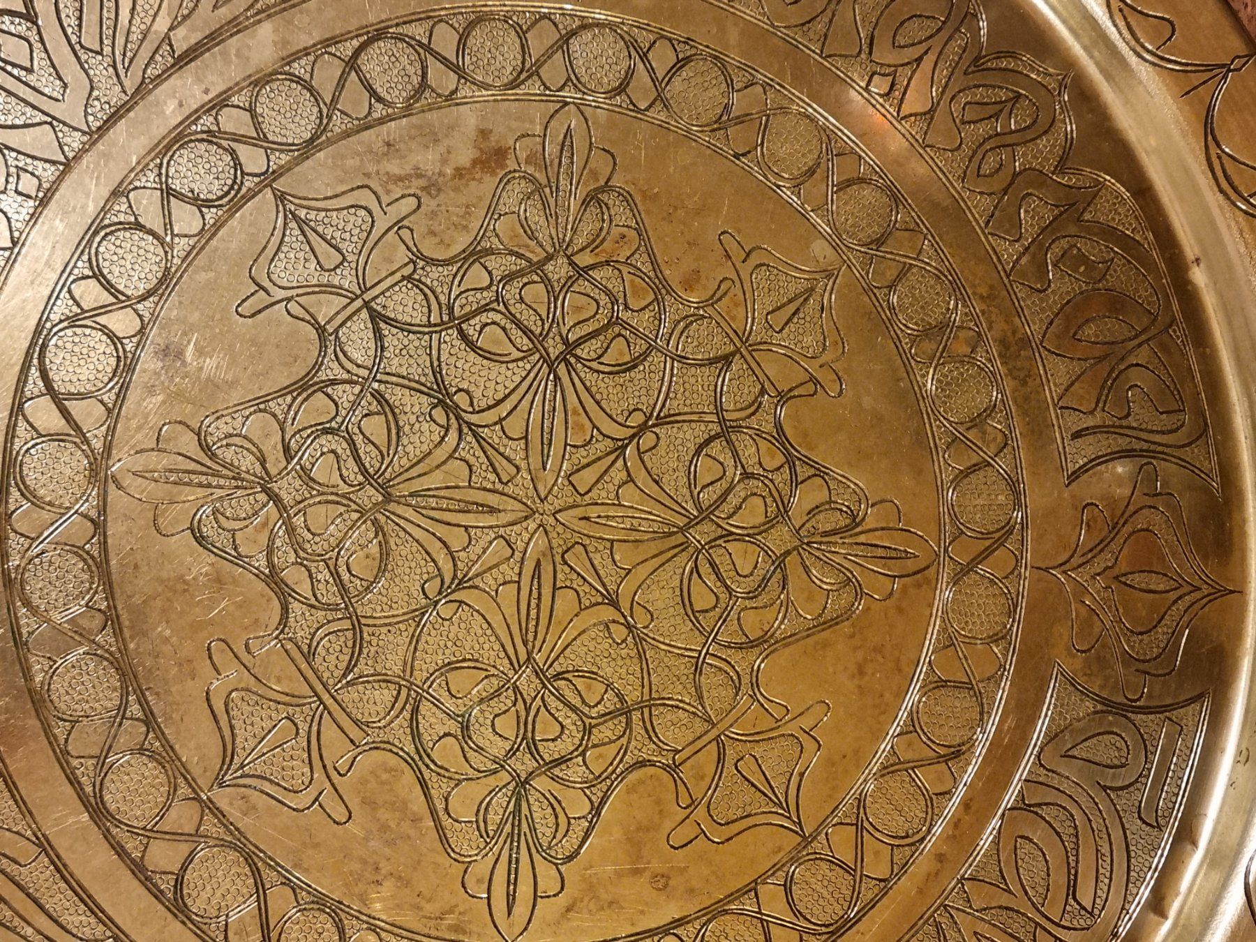 Piatti di portata: Antikes Messingtablett Orientalisch graviert 40 cm – Usato da Scharnachtal venduto da devin03 1