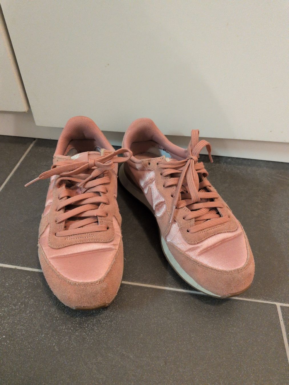 Nike Chaussures hommes: Nike altrosa Gr. 38.5 – D'occasion à Untersiggenthal par Naomi4