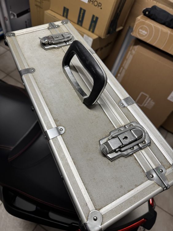 Vintage Silver Aluminum Carrying Case - Lockable Box (Gebraucht) in ...