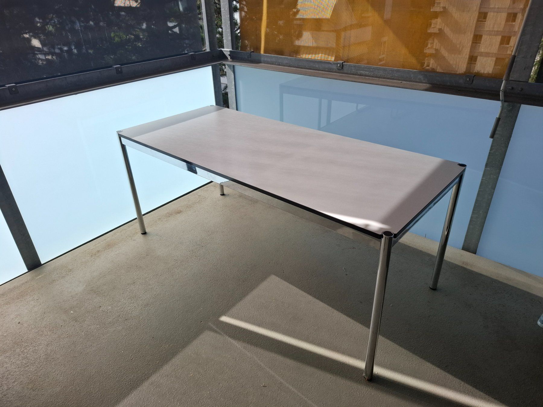 Bureaux: Bürotisch – D'occasion à Cheyres par mar_2s52