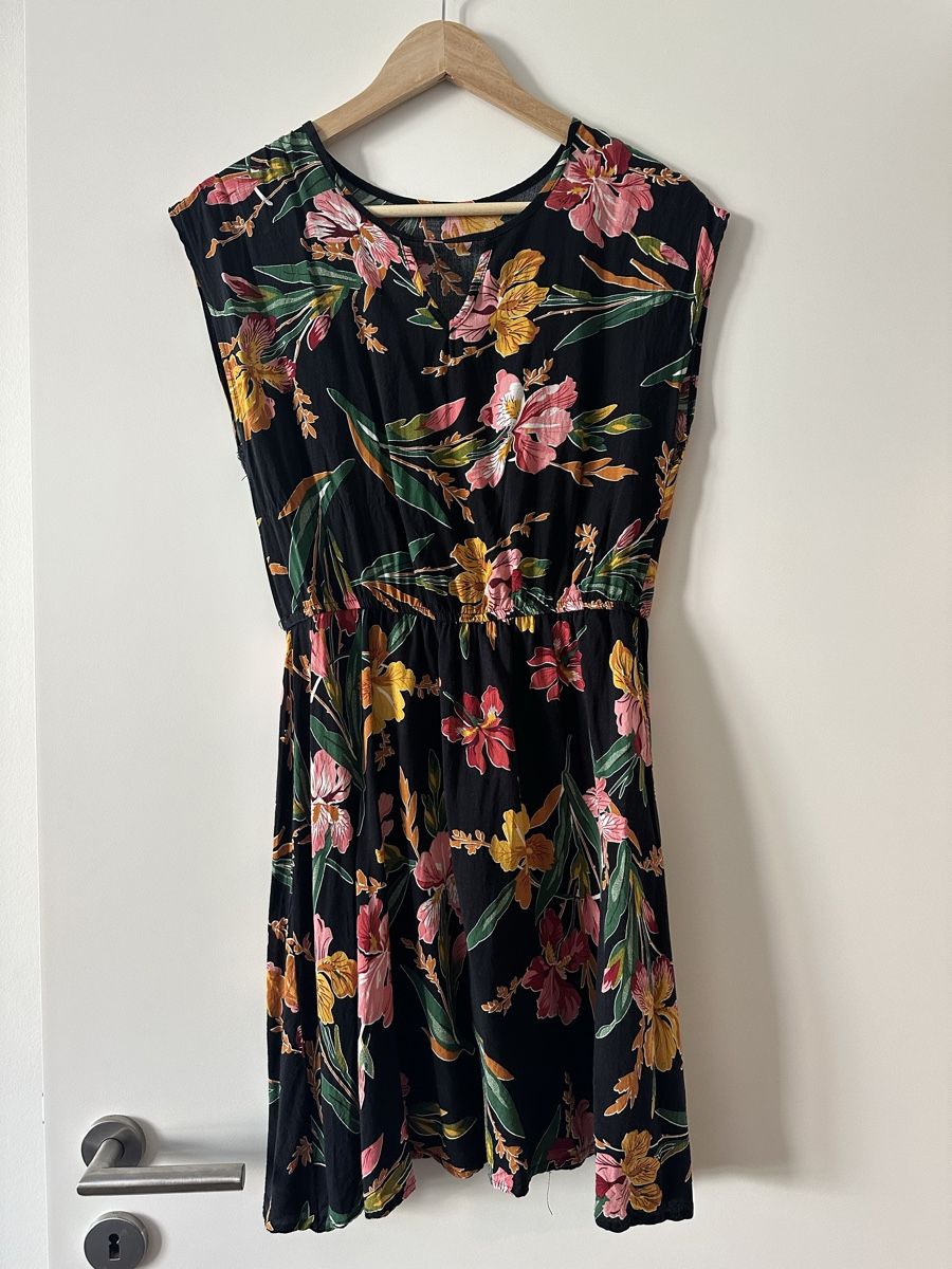 Asos Vestiti: Robe noire à motif fleuris – Usato da Lausanne venduto da sou_w9bl