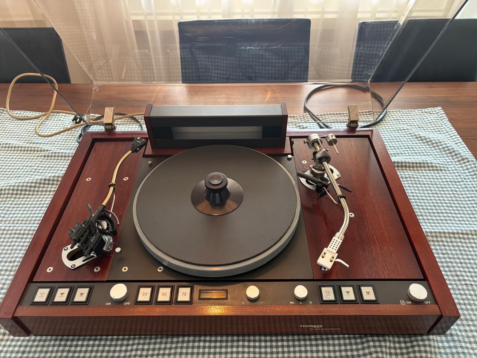 Thorens Tourne-disques: Thorens TD 226 Electronic – D'occasion à Zürich par tinde