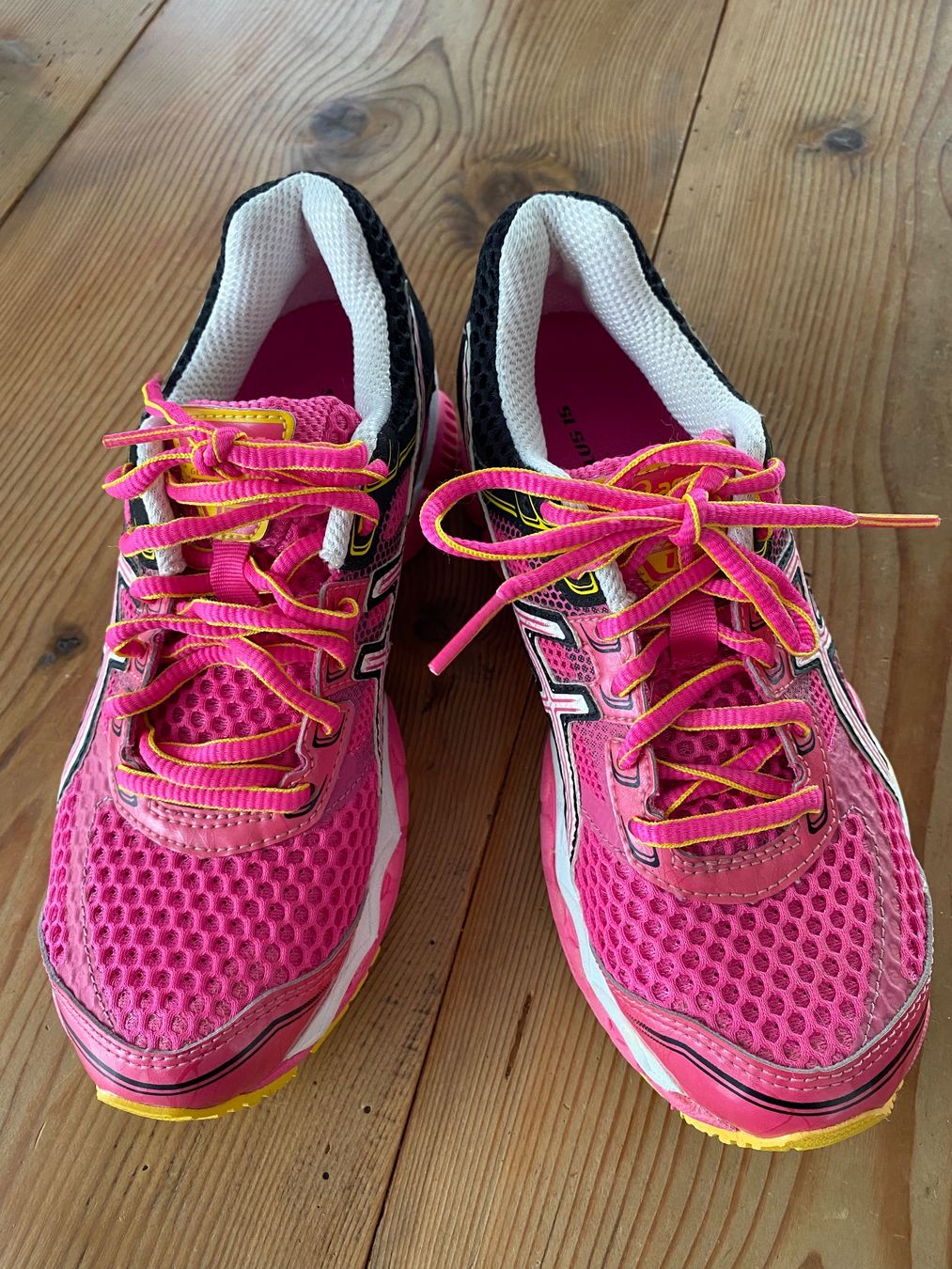 Asics Scarpe da donna: Asics Gel Cumulus 15 Grösse 37 – Nuovo (secondo la descrizione) da Malans GR venduto da merlot03