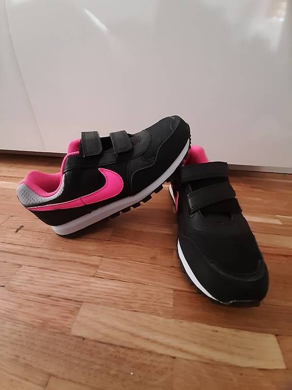 Scarpe per ragazze: Nike neuve taille 31.5 – Nuovo e nell'imballaggio originale da Lausanne venduto da RUBY.1990