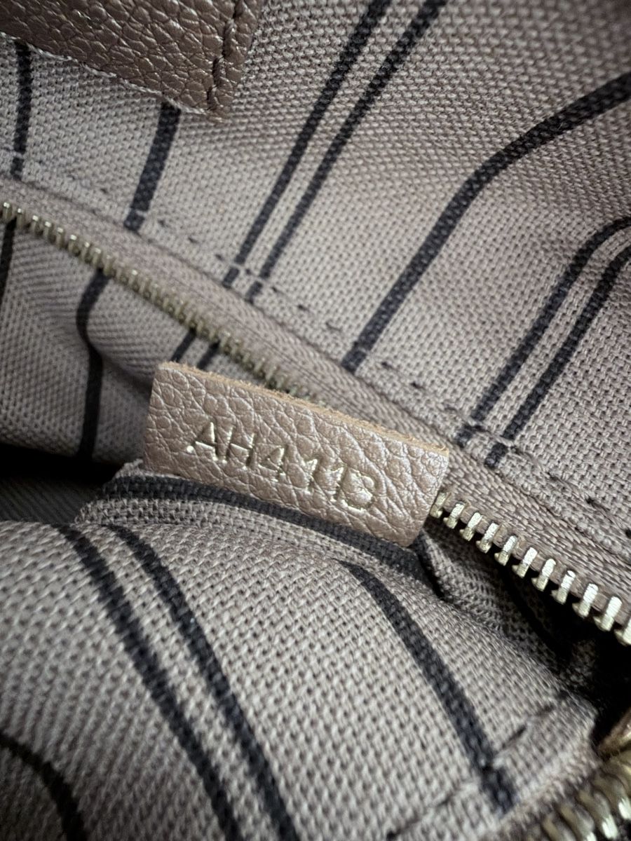 Louis Vuitton Taschen für Damen: Louis Vuitton Speedy BB Monogram Empreinte Taupe Bag – Gebraucht aus Biel-Benken BL von LYH 7