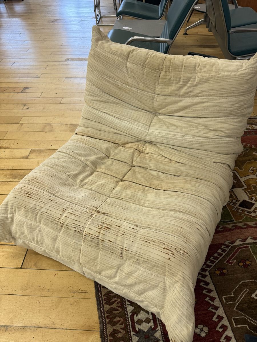Ligne Roset Sessel: Original Ligne Roset „Togo“ – Gebraucht aus Fulenbach von Annie.s_Mid_Century 3