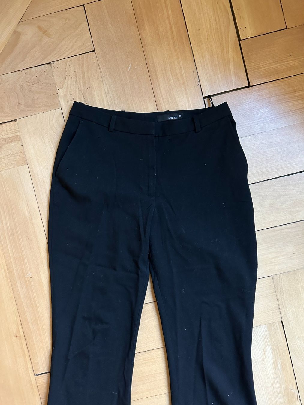 H&M Pantaloni: HENNES - Hose schwarz 38 – Usato da Zürich venduto da Diazaio 1