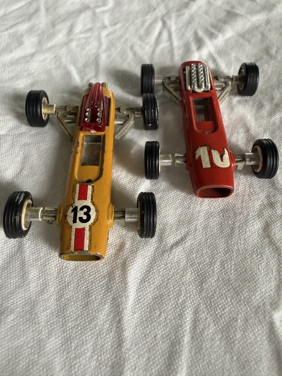 Gama Modellini d'auto: 2 Rennwagen Modellautos r – Usato da Basel venduto da Isavini 4