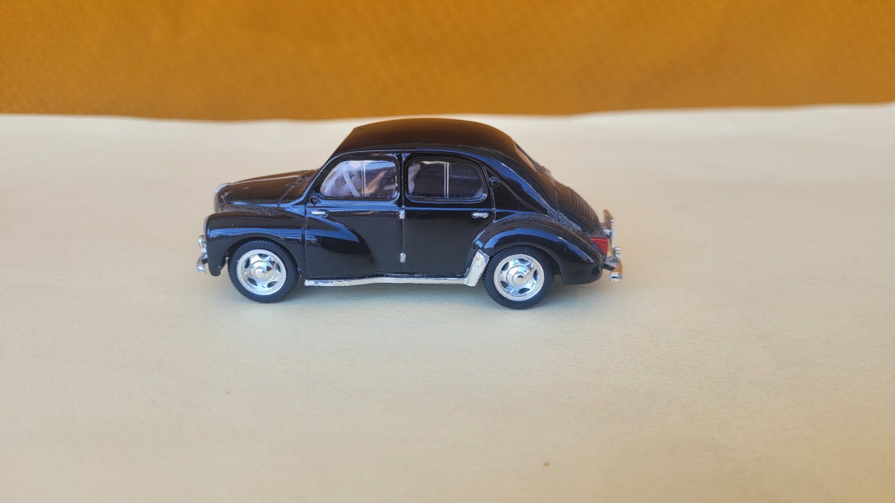 Renault Modellautos: Renault 4CV Delprado 1:43 – Gebraucht aus Domdidier von Bimbo57 1