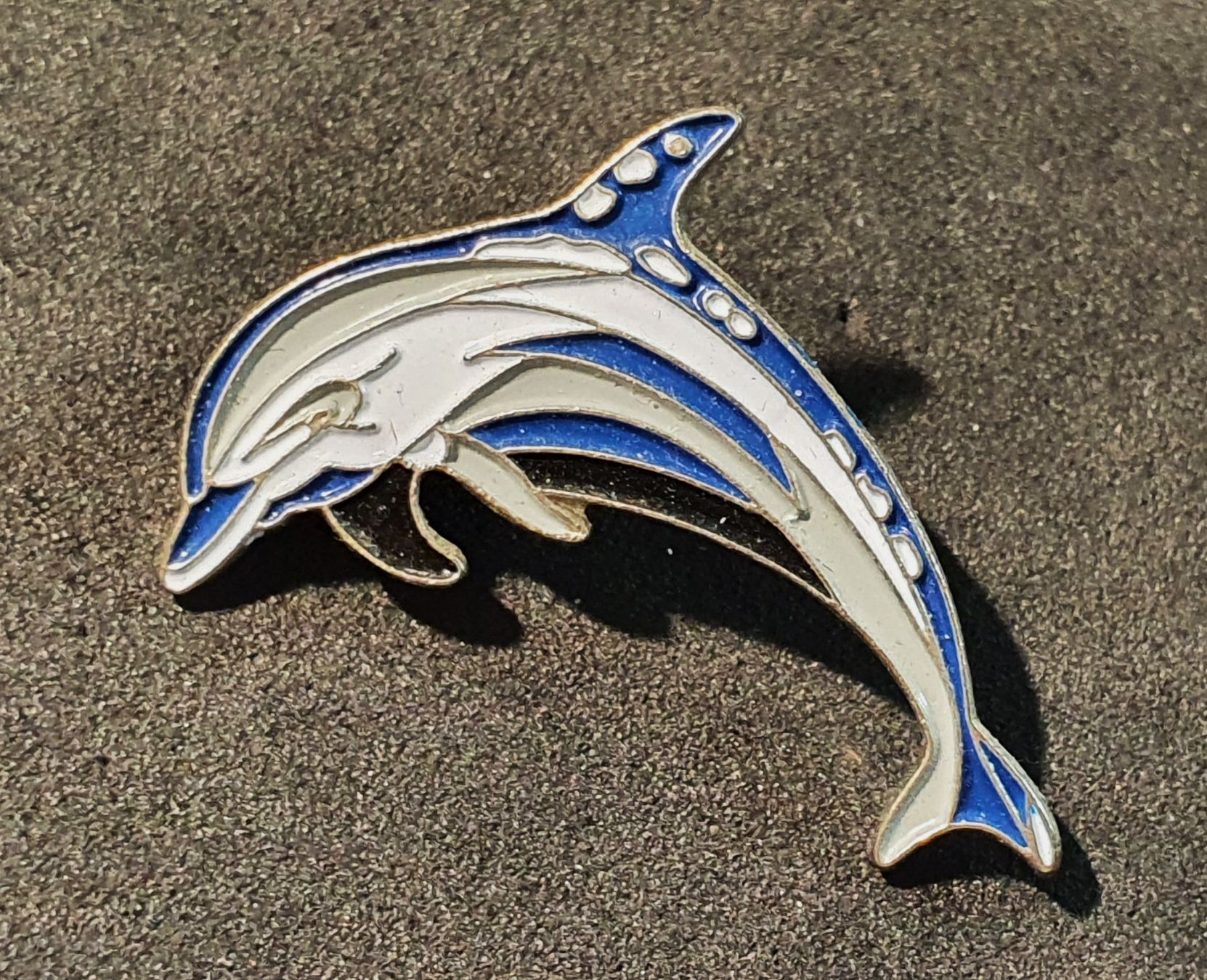 Placchette & Badge: Y142 - Pin Delfin – Usato da Reinach BL venduto da Boston-Verkauf