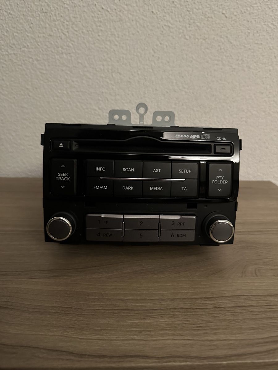 Tutti pezzi di ricambio auto: Hyundai i20 2014 Original Radio – Usato da Schaffhausen venduto da BorisMell33