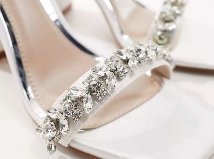 Scarpe da donna: Talons chics blancs avec détails – Nuovo e nell'imballaggio originale da Montreux venduto da iza_peche8 7