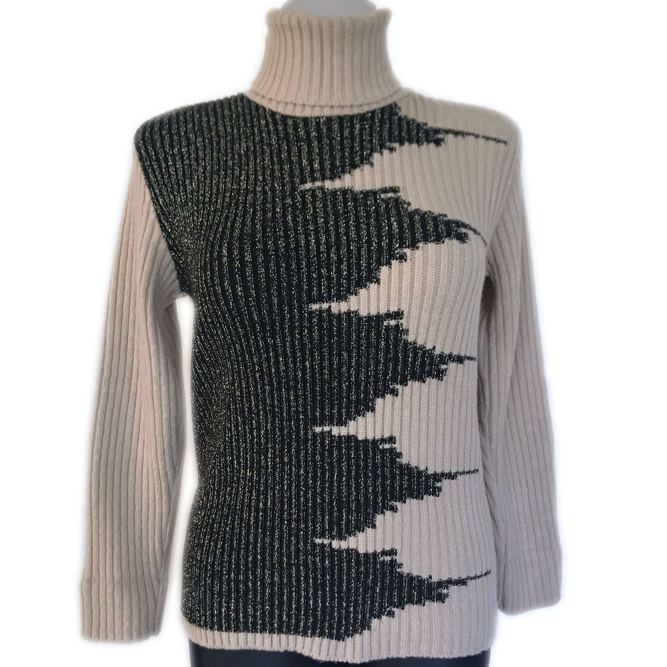 Maglioni & Felpe: Pullover beige Gr. M/L mit Lurexeinsatz schwarz 1960s – Usato da Brüttisellen venduto da Buxus