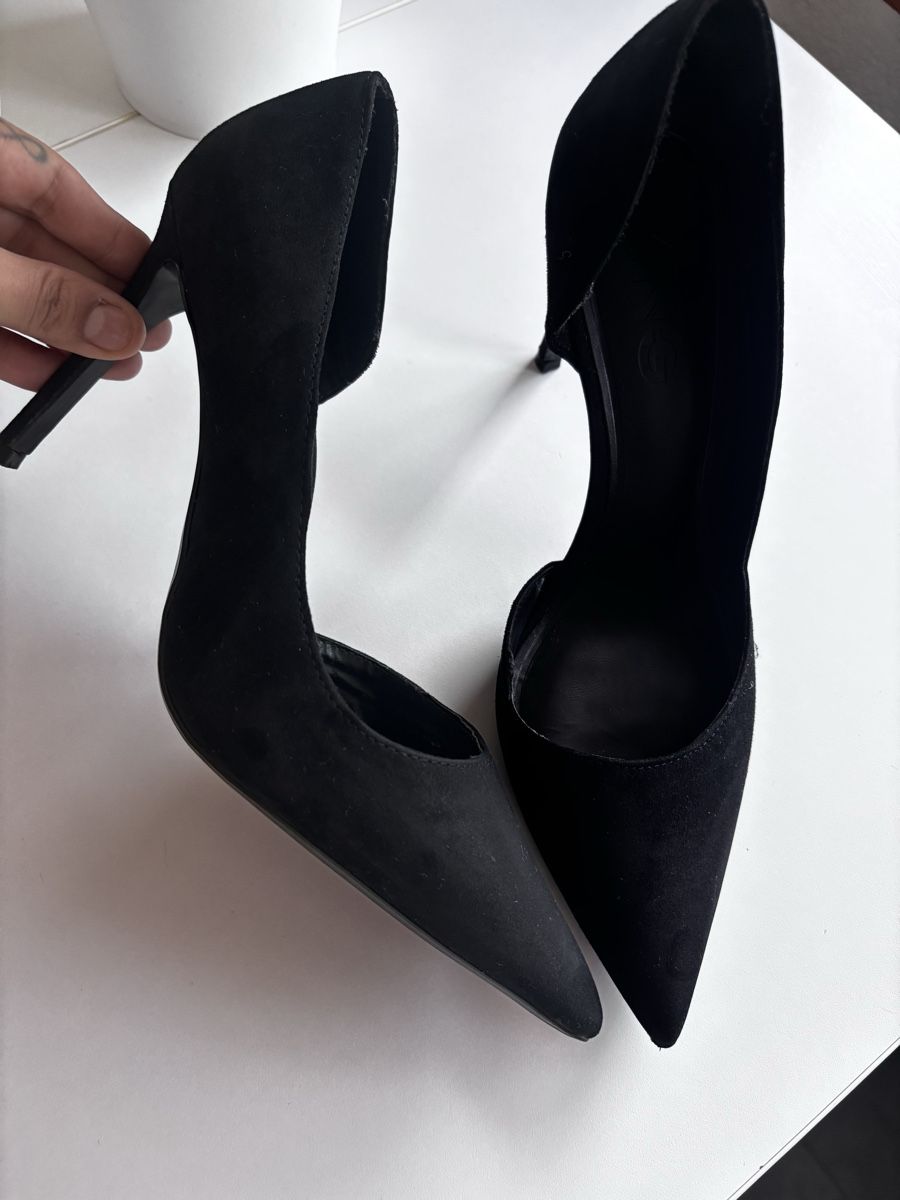 Mango Scarpe da donna: Elegante, schwarze Wildleder Pumps von Mango Grösse 40 – Nuovo (secondo la descrizione) da Steffisburg venduto da TelmaG 1